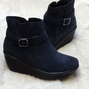 Skechers air cooled memory foam navy suede wedge bootie